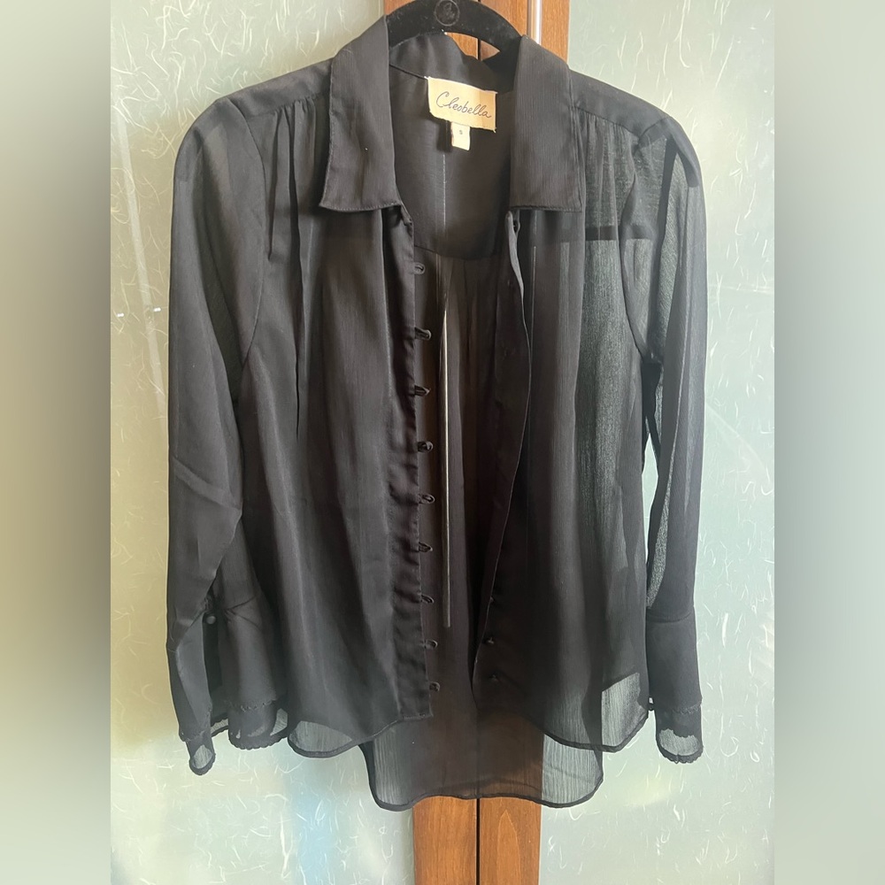 Cute cheer blouse with buttons alll down the middle